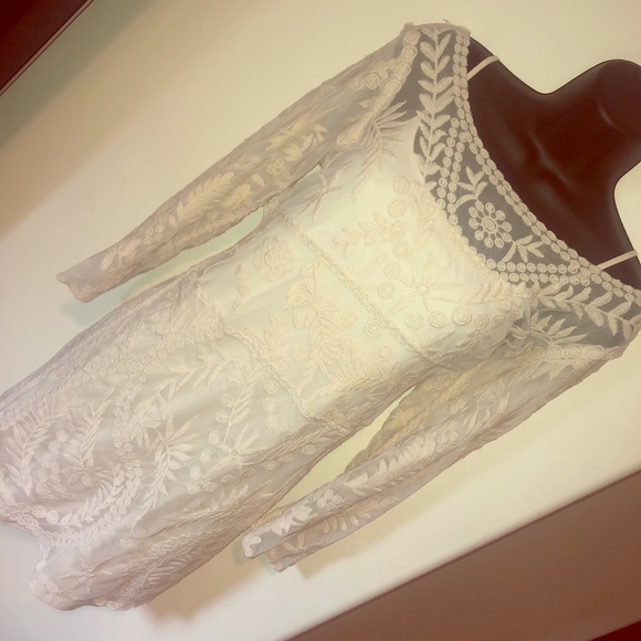 Express Cream lace overlay dress - Picture 2 of 8